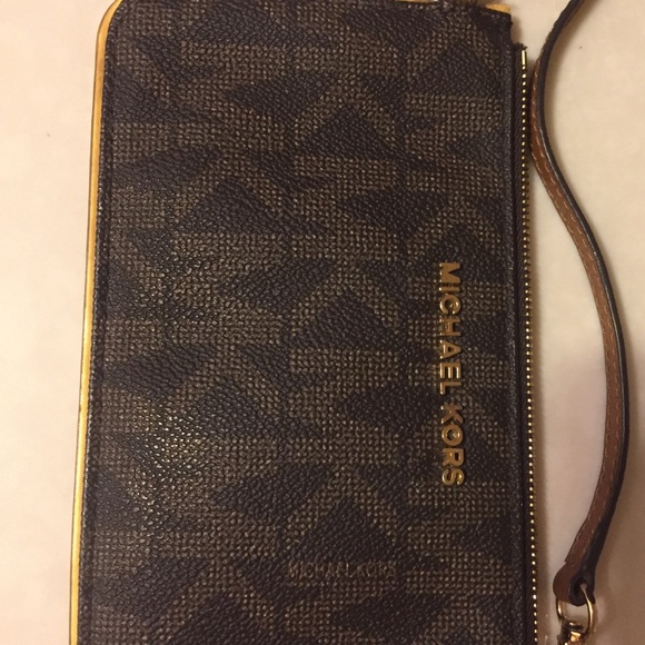 Michael Kors wristlet - Picture 7 of 7
